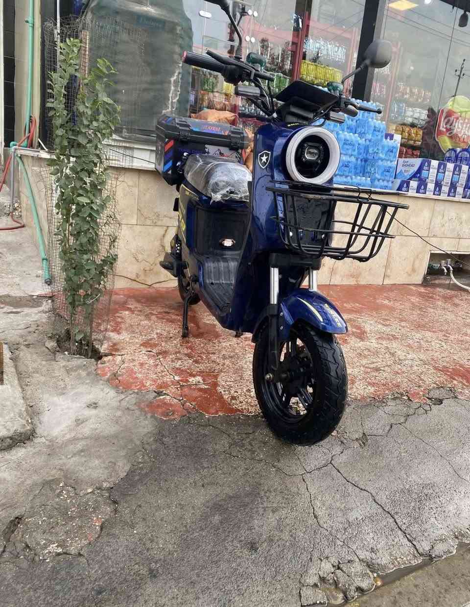 السلام عليكم دراجه R9 نضيفه جدا المكان بغداد حي العامل رايده ب ٤٠٠ وهاي تجي تشوف وتكلب وتدلل رقمي 
***********
