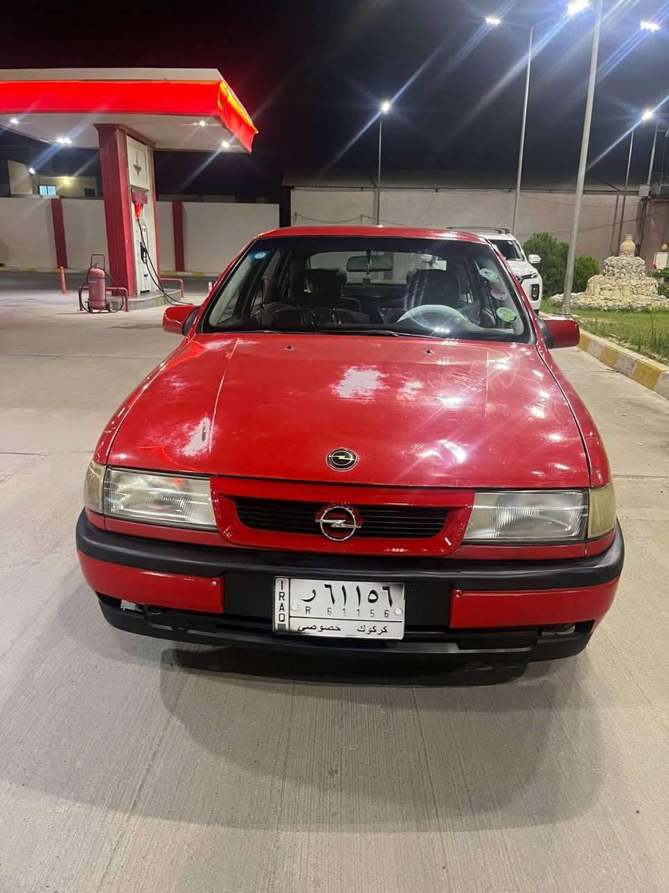 اوبل فكترا موديل 1992 حجم 20 كير أوتوماتيك لون احمر بدون صبغ فقط هلالات صبغ و بدون ضربه سنويا مشروع وطني كوبون بانزين موجود كير محرك صدر كهربائيات كله بل شرط . شرط تحويل  كير أوتو جامات كهربائي وارد ياباني تبريد كله موجود فقط يحتاج صيانه سياره ما ملعوب بيه على بلاد سياره جاهز من كل شي سعر 38 شراي خابر على رقم ***********. كركوك, العراق
