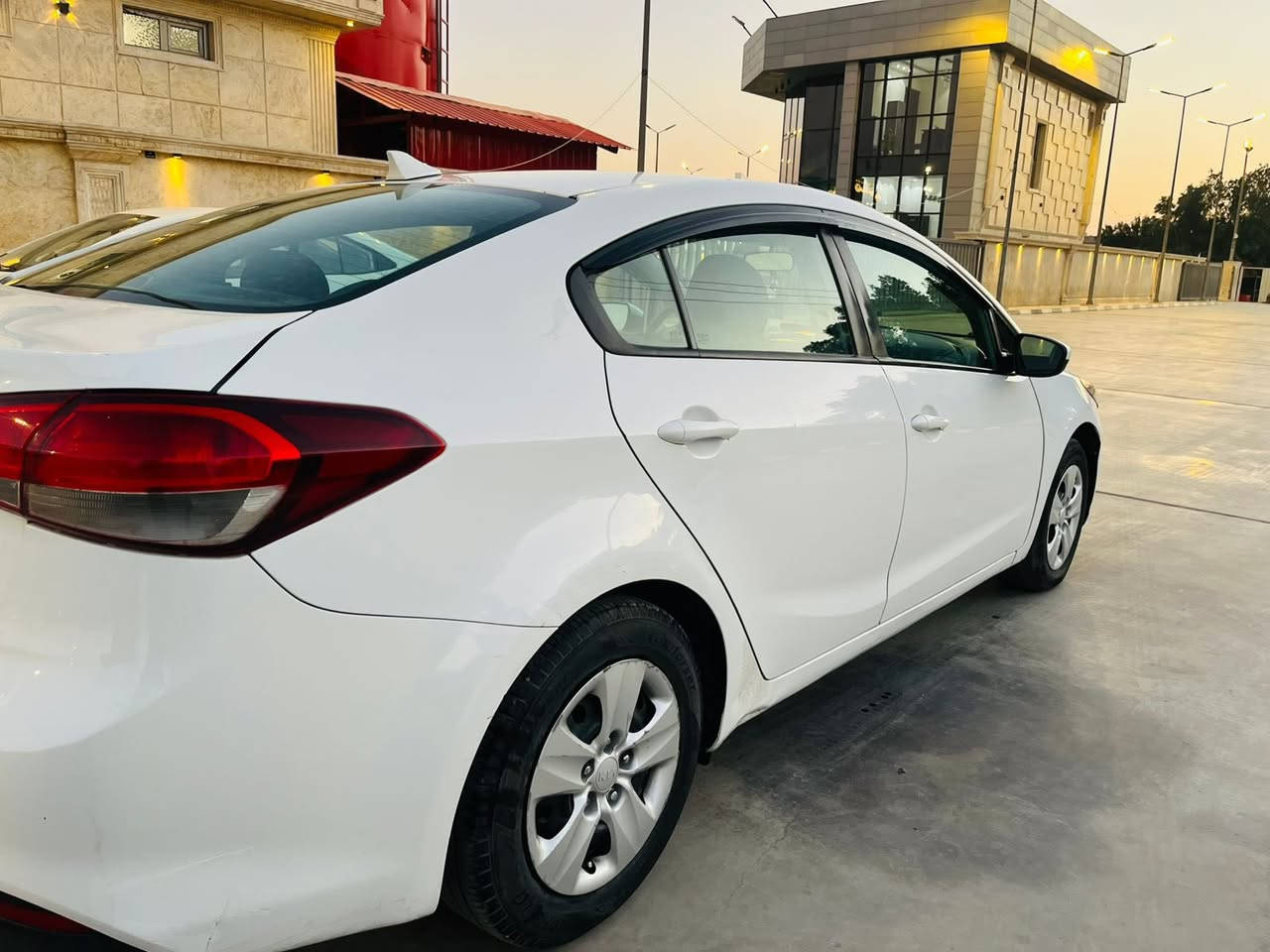 السلام عليكم فورتي 2017 حادثها جاملغ وبنيد صدر امامي خلفي جديد تخم تاير منضومه تبريد جديده رقم سليمانيه جديد هزه جديده مناقصها شي السعر 113 شرط التحويل مكانها البياع ***********
