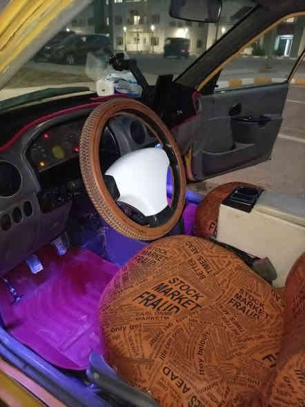 سايبه2015
مكفوله من كلشي شواصي مكفوله
 تبريد ثلج
 كهربائيات كله شغاله
 تخم تاير سبير جديد هم
صدر جديد +مشط جديد
كير محرك 
دوشمه جديده 
مصفره هيئه وغرامات سنويه بسمي 
سعر37
***********
