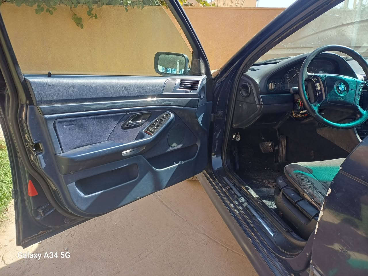 ٥٢٥ موديل ٩٨
كير محرك حدادية تبريد ممتازه 
تخم تاير جديد 
غرفتها تحتاج ترتيب 
السعر ٦٥ وبيها مجال ، مكاني الانبار 

للاستفسار 
***********
