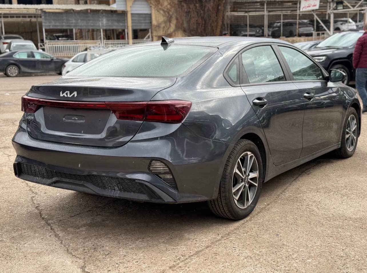 سلام عليكم ورحمة الله وبركاته 
KIA FORTE 2024 
جملغ و قباغ صندوق صبغ 
بدون دواخل و شاصي 
بدون ايرباك 
محرك 2.0L(4V) 
بدون رقم ترقيم شمال 
موصفات LX
شاشة 
كاميرا رواية خلفية 
تحكم ستيرن 
تحديد سرعة 
صندوق شفت 
ويل كروم 
رادار خلفي 
رادار امامي 
سعر 138$ و بيها مجال 
*********** أربيل, العراق

