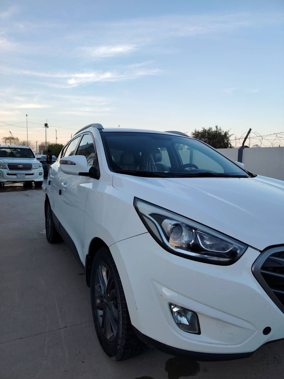 متوفر توسان ١٥ خليجي محرك ٢٠٠٠
دوش ماشية ١٦٠ بغداد باسمي  السونار موجود

بيهة بارد فقط بالباب عكس السائق

سيارة كاملة من كلشي مثل الصور واجمل

السعر ١٦٢ بيهة مجال مكاني بغداد الراشدية
الرقم *********** بي واتساب
