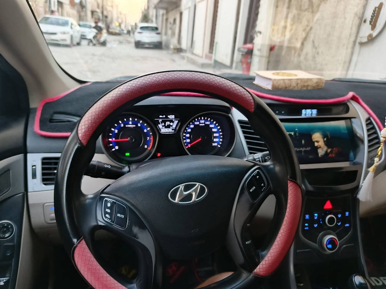 الانترا موديل 15 خليجي
محرك 1600 دوش
كامره خلفيه
تحكم استيرن
شاشه
اشارت بالمري 
السياره بيها الجاملغ مال سايق مفتوح والبنيد جارد مغلفه فابلون
السعر 100$
مكانها بغداد ***********
