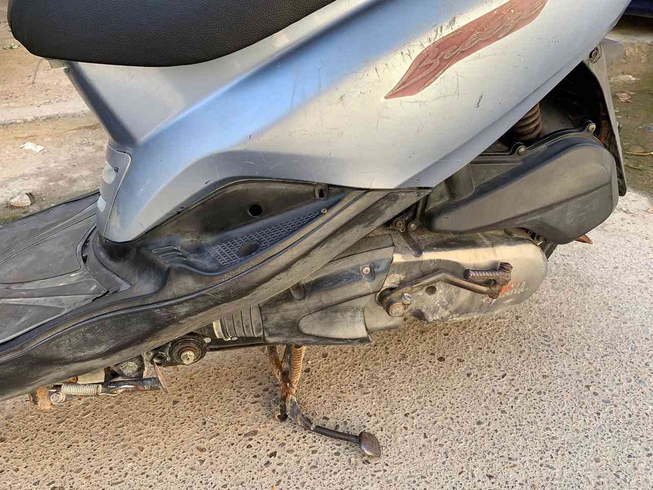 السلام عليكم شباب للبيع بريز كله مختمه حتى الجنطه بعده لوووك كهربائيات كله شغاله دراجه جديده وشلعه قويه تخم تاير جديد السعر 700 الف وبيه مجال كراده ***********
