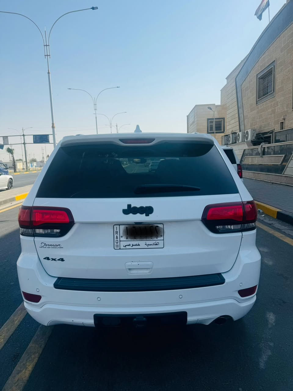 جيب شيروك بلاك توب 2017                                                           فول عدا الفتحه 
فور ويل 
شاشه 
تحكمات 
توقف ذاتي 
جنطه كهرباء 
حادث خفيف 
السعر 188
***********
