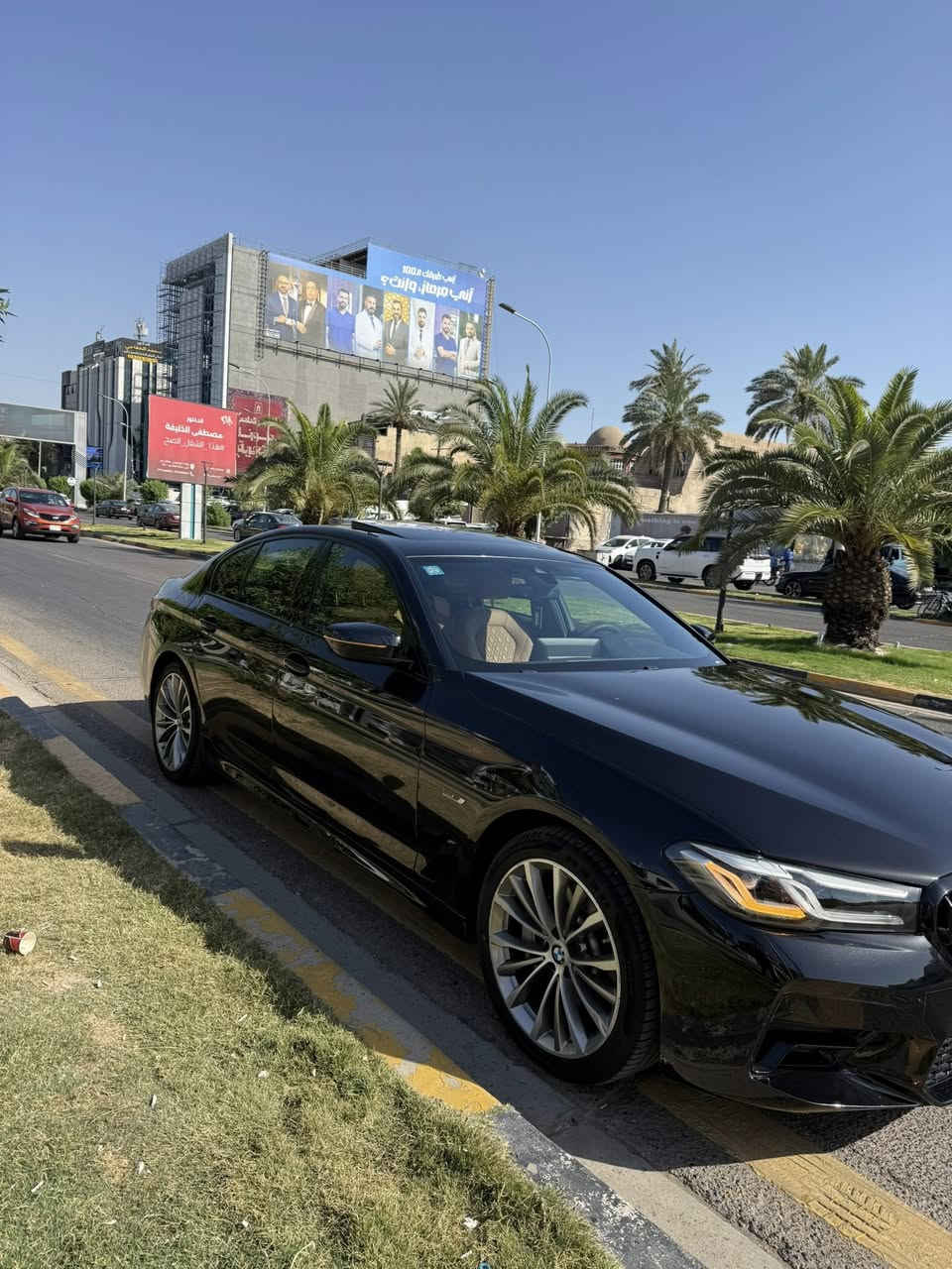 السلام عليكم 
BMW 530e
    محرك 2.0 تيربو مع نظام هايبرد (Plug-in Hybrid)
2022 كلين بدون صبغ فقط بارد بسيط بالجاملغ بدون ايرباك 
مغلفة ppf 
بصمة .سلايد .كشنات 700. داخل قرميدي.رادار امامي .تدفئة كشن.خزن مقاعد. ستيرن كهرباء . كشن كهرباء
ماشية49m
السعر 33,000$
***********
