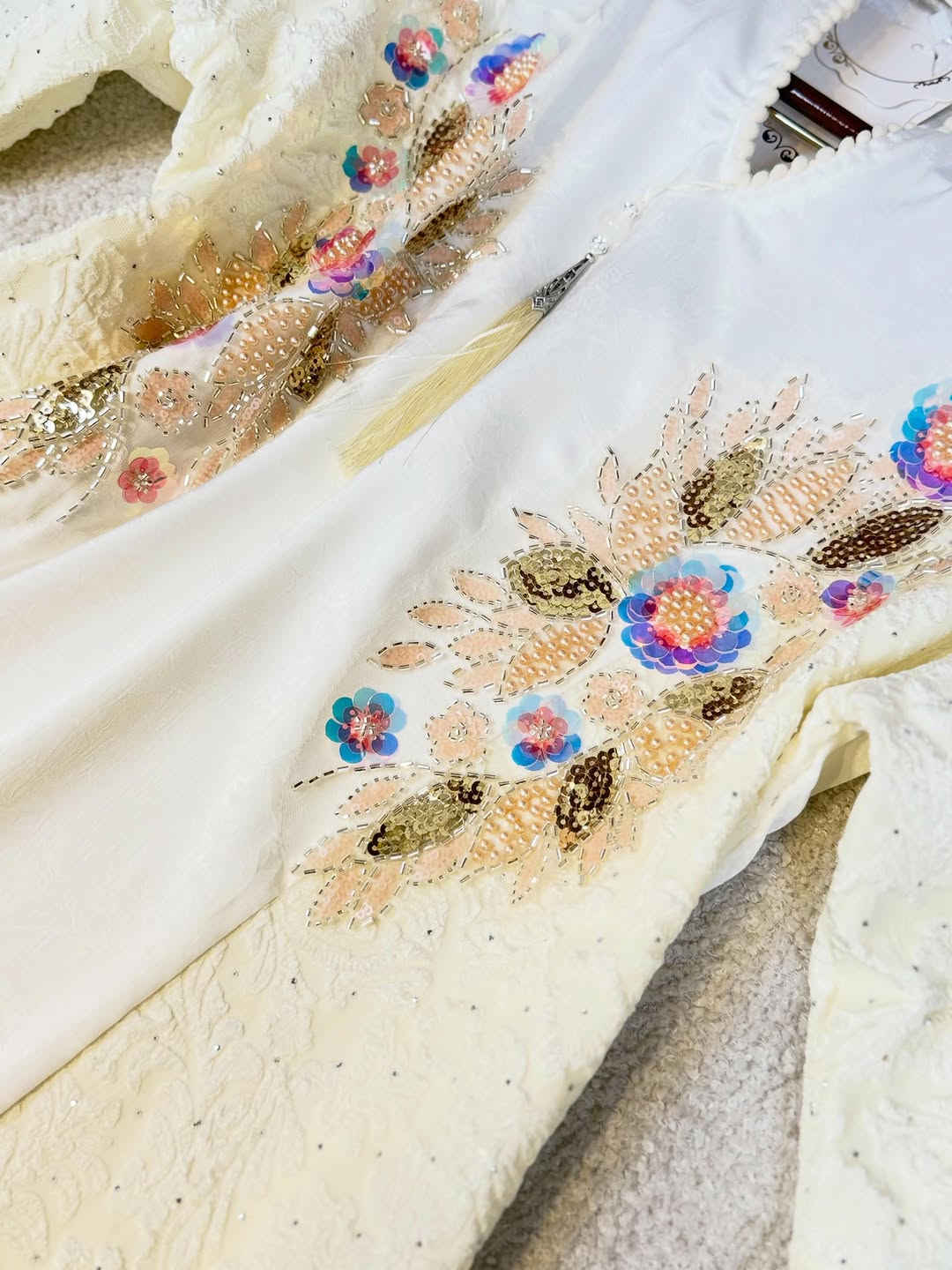 الـسعـر20الـف🤍✨
القياسات(L,xl,2x,3x)

للحجز و الاستفسار التواصل على الأرقام واتس اب 
***********
***********
***********
***********

توصيل بغداد  5000
توصيل محافظات  5000
