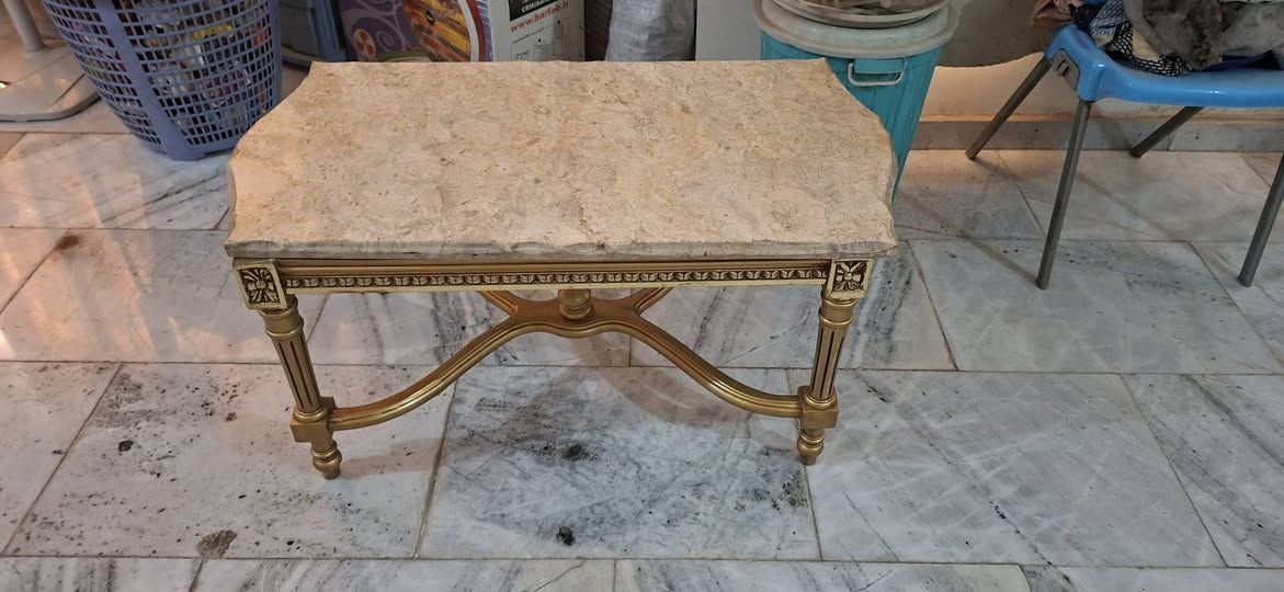 السلام عليكم ثريات مع البراكيتات وسيت طبلات مرمر نوع مصري مكان البياع ***********
