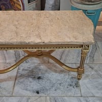 ثريات مع البراكيتات وسيت طبلات مرمر نوع مصري مكان البياع 07903728395