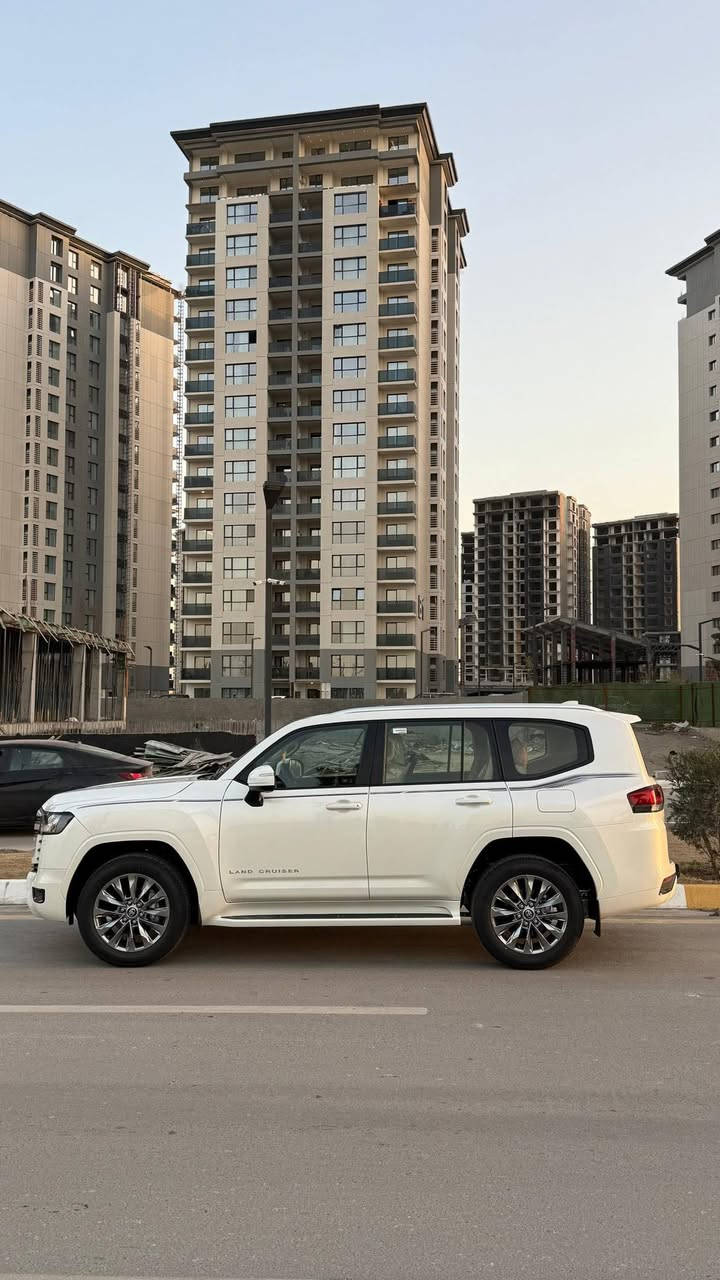 سلام عليكم ....للبيع او مراوس
لاند كروز موديل 2025 تويوتا العراق ضمان فئة
GXR
محرك 6 سلندر 4000cc تنفس طبيعي السيارة حالة الزيرو ماشية 250 كيلو متر
المواصفات
١ بصمة تشغيل
٢. تشغيل عن بعد
٣ . خمس بصمات ابواب
٤. باب خلفي كهرباء
٥.شاشة كبيرة الوجبة جديدة
٦.كشنات كهرباء
٧. ثلاث شاشات ايباد
٨. تحكم ستيرن
٩. فتحة سقف
١٠. ثلاجة
١١.سايد بريك دكمة
١٢. حساس امامي خلفي
...للتوضيححح السيارة تويوتا العراق ضمان
.. العنوان بغداد العامرية.
السعر٧٤٠٠٠ $  وبيها مجال
الرقم ....
***********
***********
