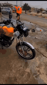 سلام عليكم دراجه سونك محرك 200 موديل 25 
دراجه نضيفه ممفتوحه بصمه عن بعد نكره سلف 
عوزه بس صينيه وتأير المامي مبدل فقط 
سعر 750 بيه مجال لشراي 
مكاني بغداد الحسينيه مال راشديه خاص موجود 
***********
