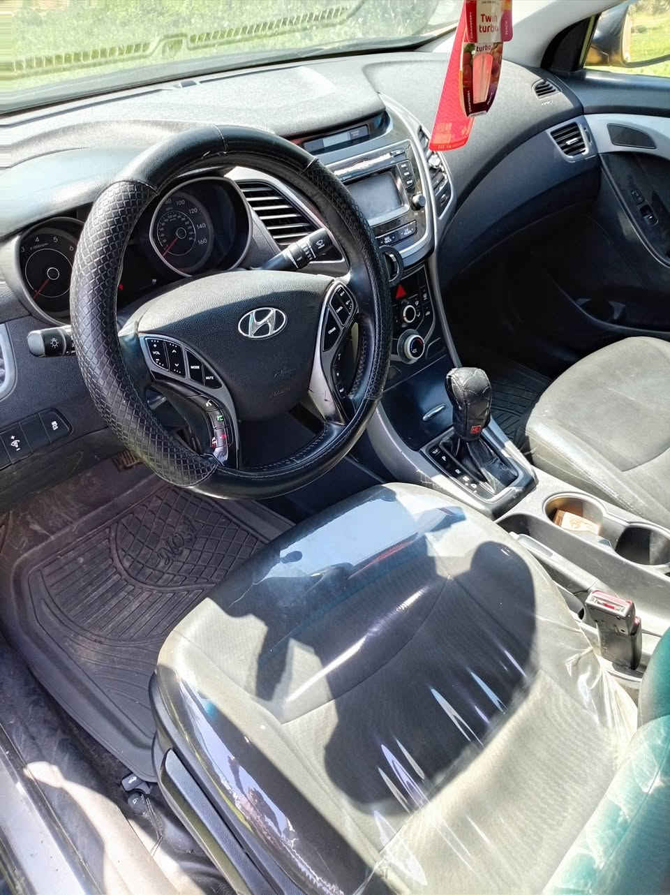 السلام عليكم النترا 2015 وارد أمريكي جاملغ امامي جهت اليمين وبيه حادث جاملغ وقبق جنطه بدون شواصي محرك 1800 بي تبخير بدون تنقيص مواصفاته فول عده البصمه تبريد تخم تاير صدر كله جديد ***********
