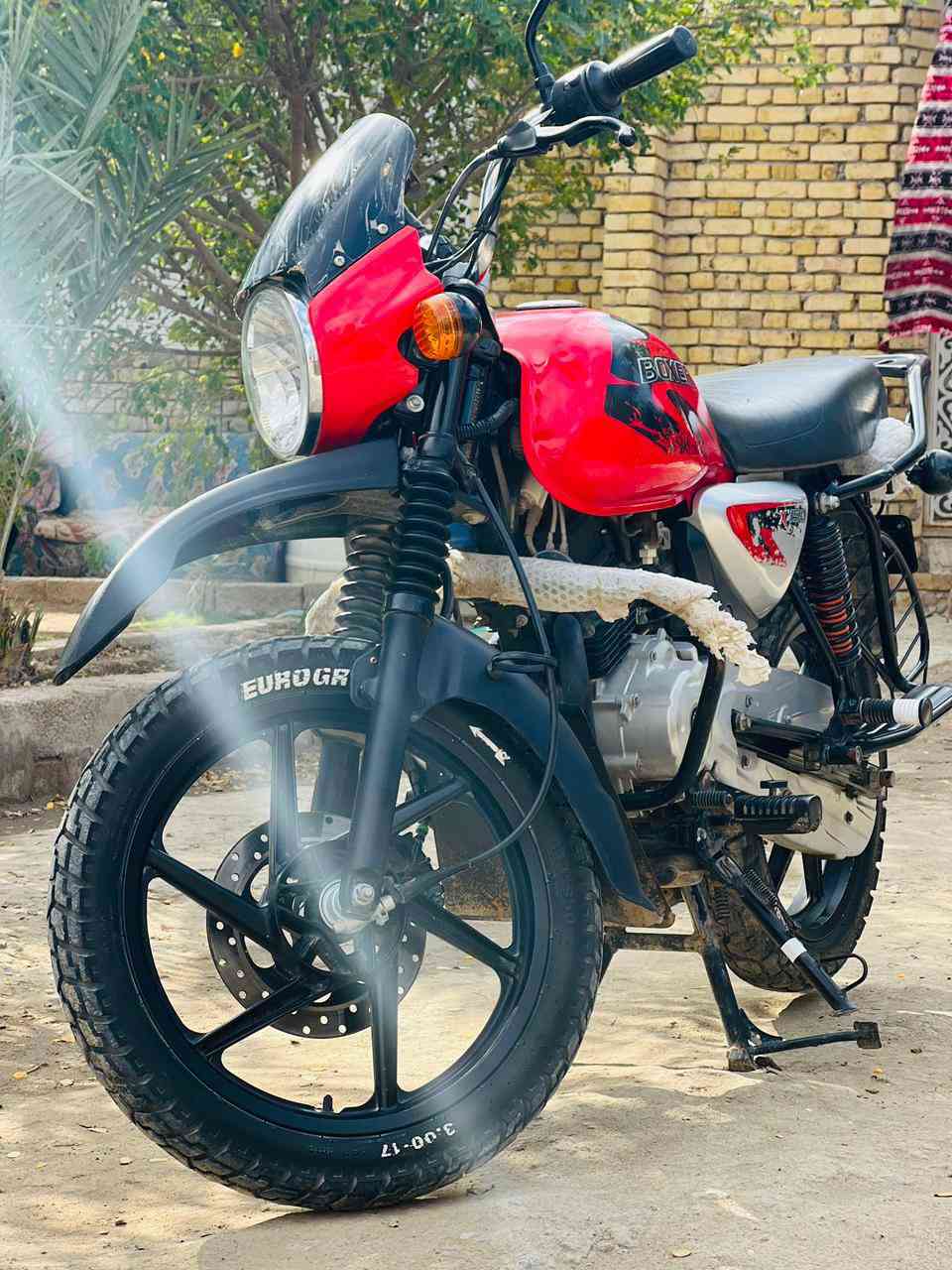 السلام عليكم دراجه بوكسر فحل مديل 2023 ما ماشيه نضيفه شوف عينك الستفسار علا الرقم ***********
