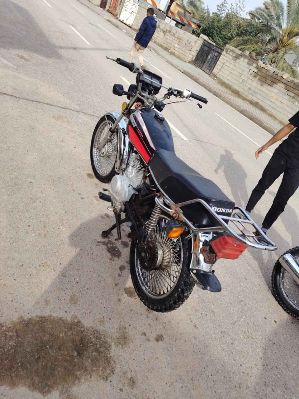 السلام عليكم حبايب.مكلف بلنشر 
تايگر موديل 2017 دراجه نضيفه محرك مبدل بستم فقط مكينه ناعمه تخبل اوراق اصولي 5 اوراق من ضمنهن الكارتونيه  كهربائيات كامله فقط ربط يرادلهن سعره 325 وبيه مجال قليل مكانه صويره حي العسكري خاص مامتواجد رقم راعيه ‏‪***********‬‏
