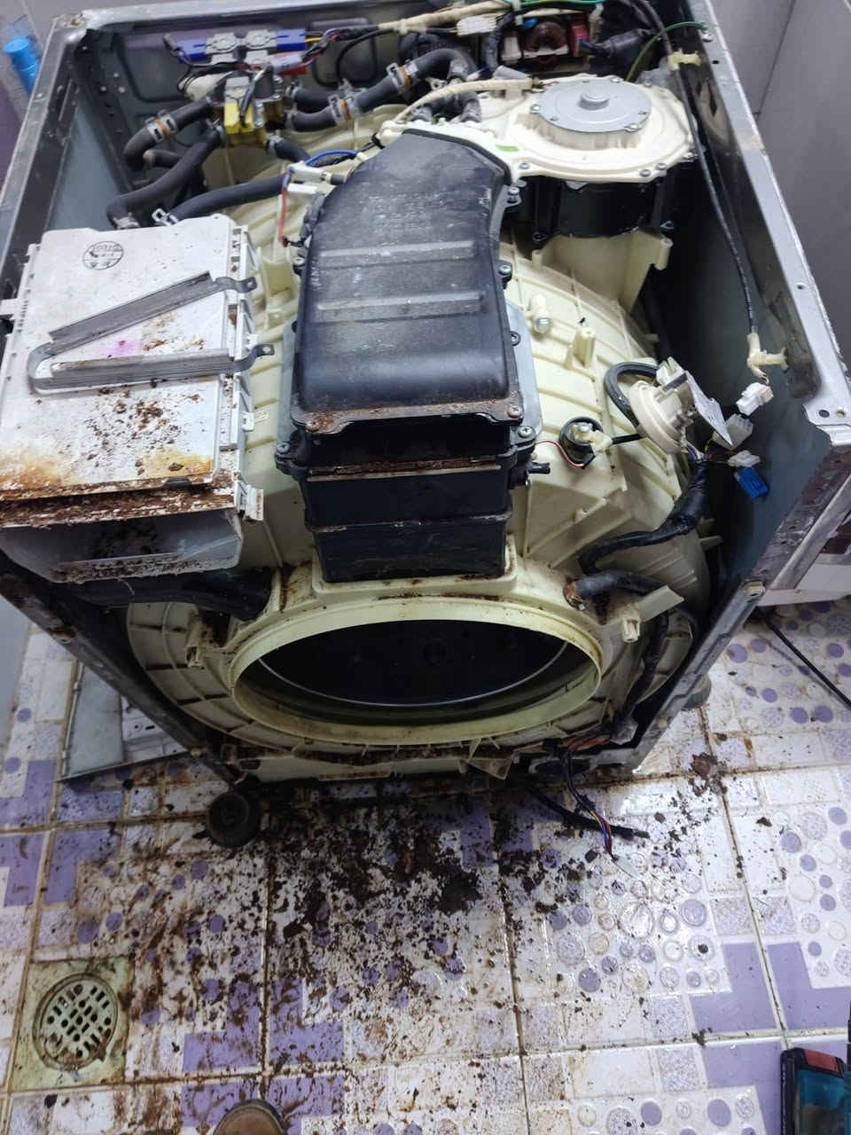 بعض اعمالنا في مجال غسالات اوتوماتيكية 
ورشة البرزنجي 
بالادارة مهندس احمد البرزنجي 
***********
العنوان طوز حي جمهورية قرب جامع الستار
