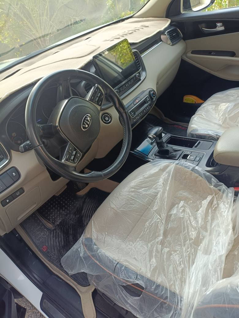 السلام عليكم... 
سورنتو موديل 18 خليجي 
رقم  ذي قار جديد...
سنويه 28.. . باسمي
 تحويل مباشر 
فول مواصفات من عده فتحه 
بصمه 
تبريد ٣ قطع 
شاشه كبيره
بردات اصلي
داخل لونين
دبل شباك اشاير مري 
2  كشنات كهرباء
كامره حساس خلفي امامي
ترحيب بصمه ابواب
لد زنون ليل نهاري
جنطه كهرباء 
تحكم سرعه 
سبعه اركب 
تخم تاير
باتري جديد
بصمه عدد 2
وبعد بيه مواصفات 
مكفولة  كفاله عامه 
بس اكو طخه بالباب... صورته
بالمنشور
محرك سته سلندر 
السعر242 
مكاني الناصريه
الاستفسار *********** ناصرية, ذي قار
