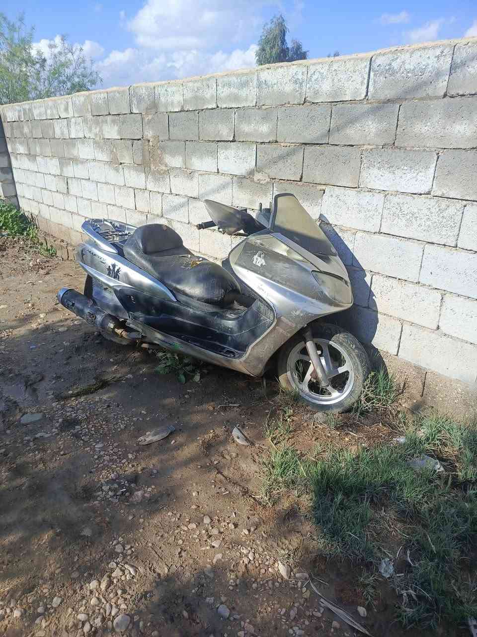 السلام عليكم شباب دراجه للبيع ب 300 وبيها مجال  متواجد عل فيس  اتصل بل رقم ***********.    *********** معلومه كوم حديد ابيعه
