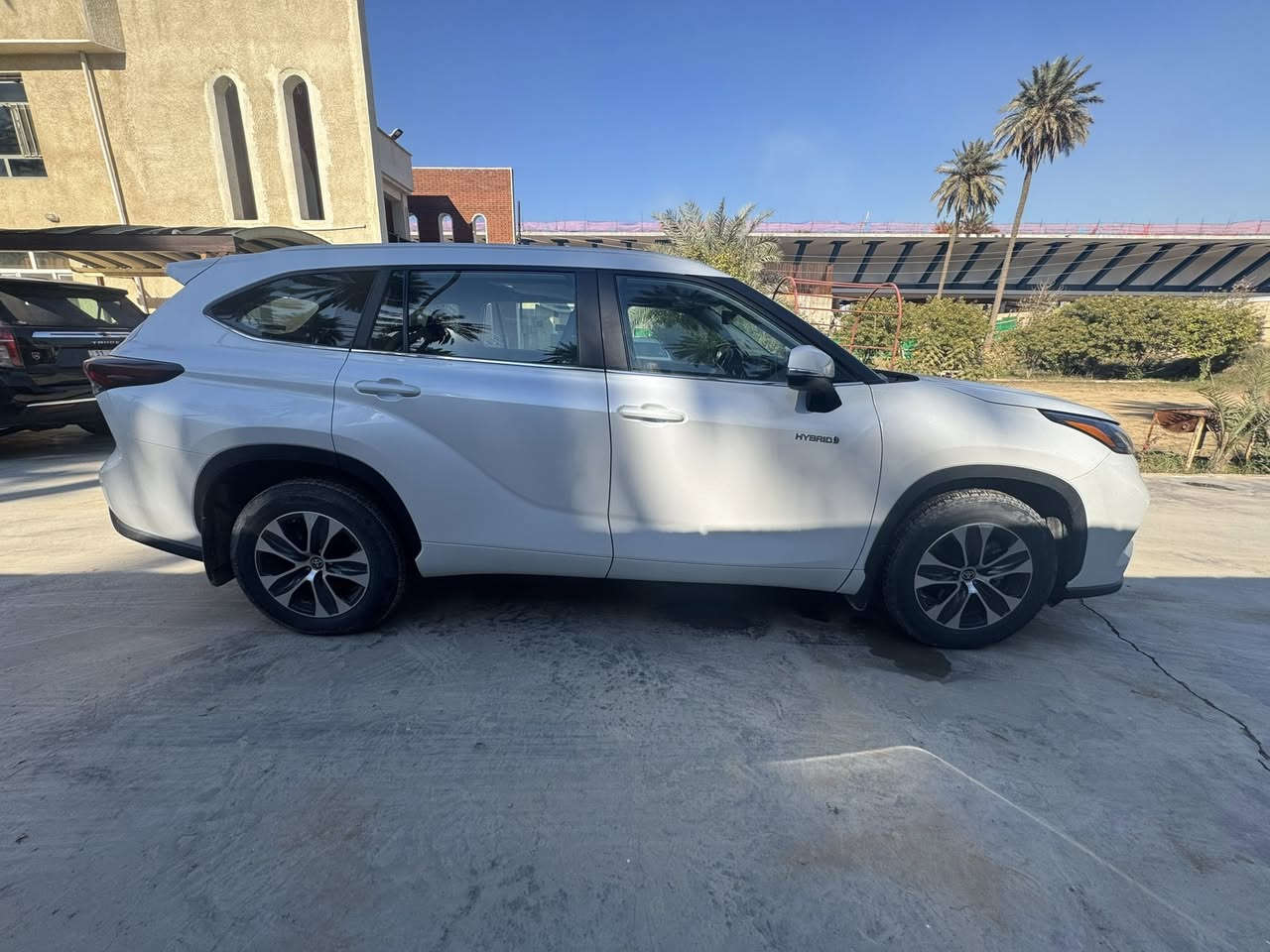 السلام عليكم
تيوتا هايلاندر  GLE 2024 هايبرد 
الكاميرا الخلفية، صندوق كهربائي
مستشعر وقوف، فتحة السقف
بصمة، مثبت السرعة، نوافذ كهربائية
شاشة، مراقبة النقطة العمياء
نظام المفتاح الذكي، أندرويد أوتو
شاحن لاسلكي، كشافات ضباب
فرامل الوقوف الإلكتروني
وضع القيادة، تبريد خلفي
زر التشغيل، المصابيح الأمامية ليد
، AWD نظام بدء التشغيل
أبل كاربلاي، أندرويد أوتو
7 مقاعد،
‏ماشية ٤٧ الف 
سعر ٣٥ الف دولار 
وبيها مجال
للاستفسار :- 

***********
