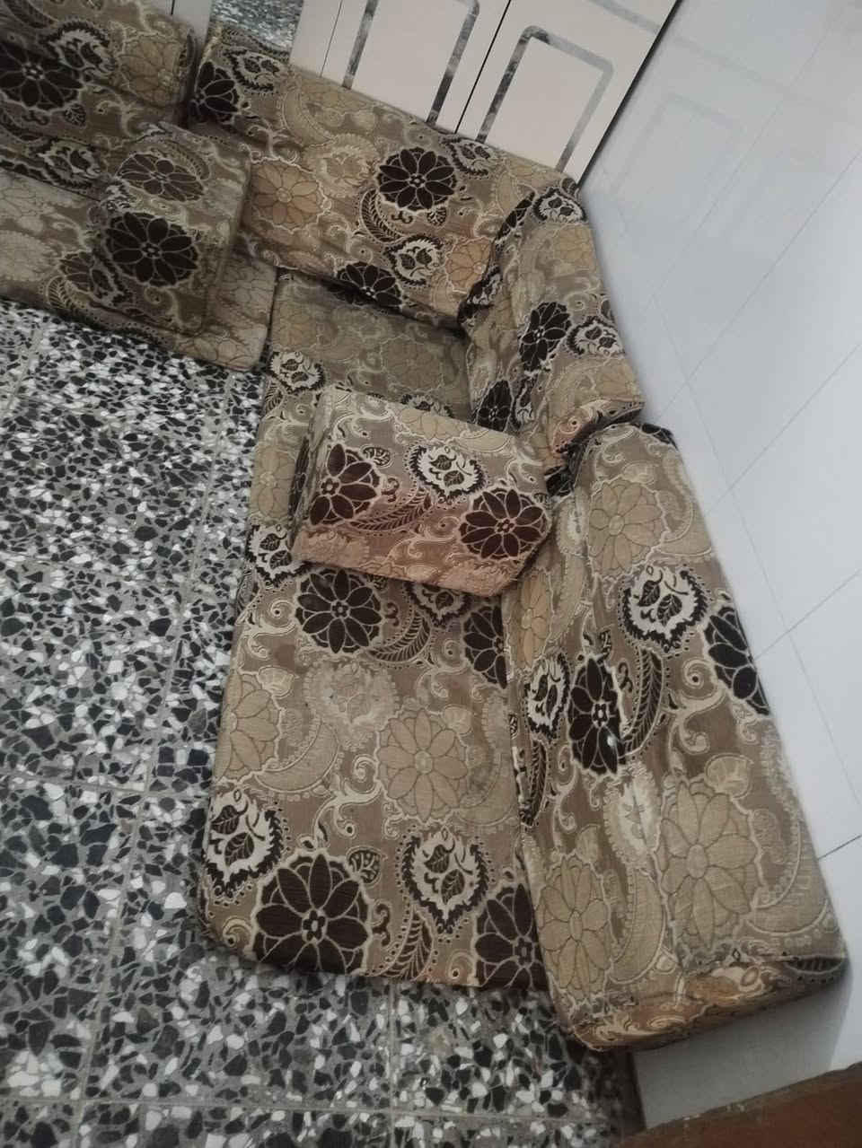 جلسه عربيه ٧ دواشك ١٤ متر سعرها ١٧٥ مكانها نجف حي ميسان مقابيل العسكري *********** بيه وتساب النجف, العراق
