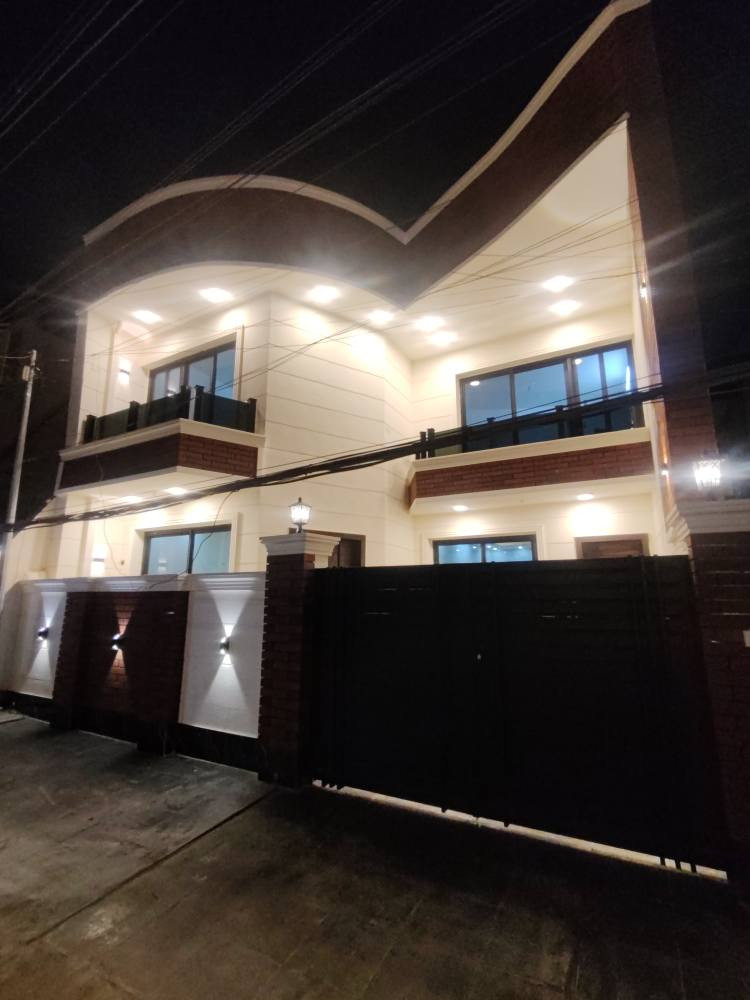 🏡 دار للبيع – الأعظمية (الأخطل)
فرصة سكنية مميزة بموقع راقٍ وقريب من جميع الخدمات
📐 المساحة: 125 م²
📏 الواجهة: 8.5 م
🛣️ شارع عريض مع رصيف نظامي
📍 الموقع: الأعظمية – الأخطل – قرب جامع الصديق
✨ مواصفات الدار:
أربع غرف نوم
حمامين
كراج سيارة
تصميم عصري وتشطيب حديث
إنارة خارجية مميزة
موقع هادئ ومخدوم بالكامل
💰 السعر: 565,000,000 دينار عراقي
📞 للاستفسار والمعاينة:
مكتب الشمم الهندسي للمقاولات والاستثمار العقاري
☎️ ***********
☎️ *********** بغداد, العراق
