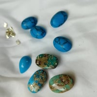 احجار كريمة • احجام متنوعة • طلب خاص