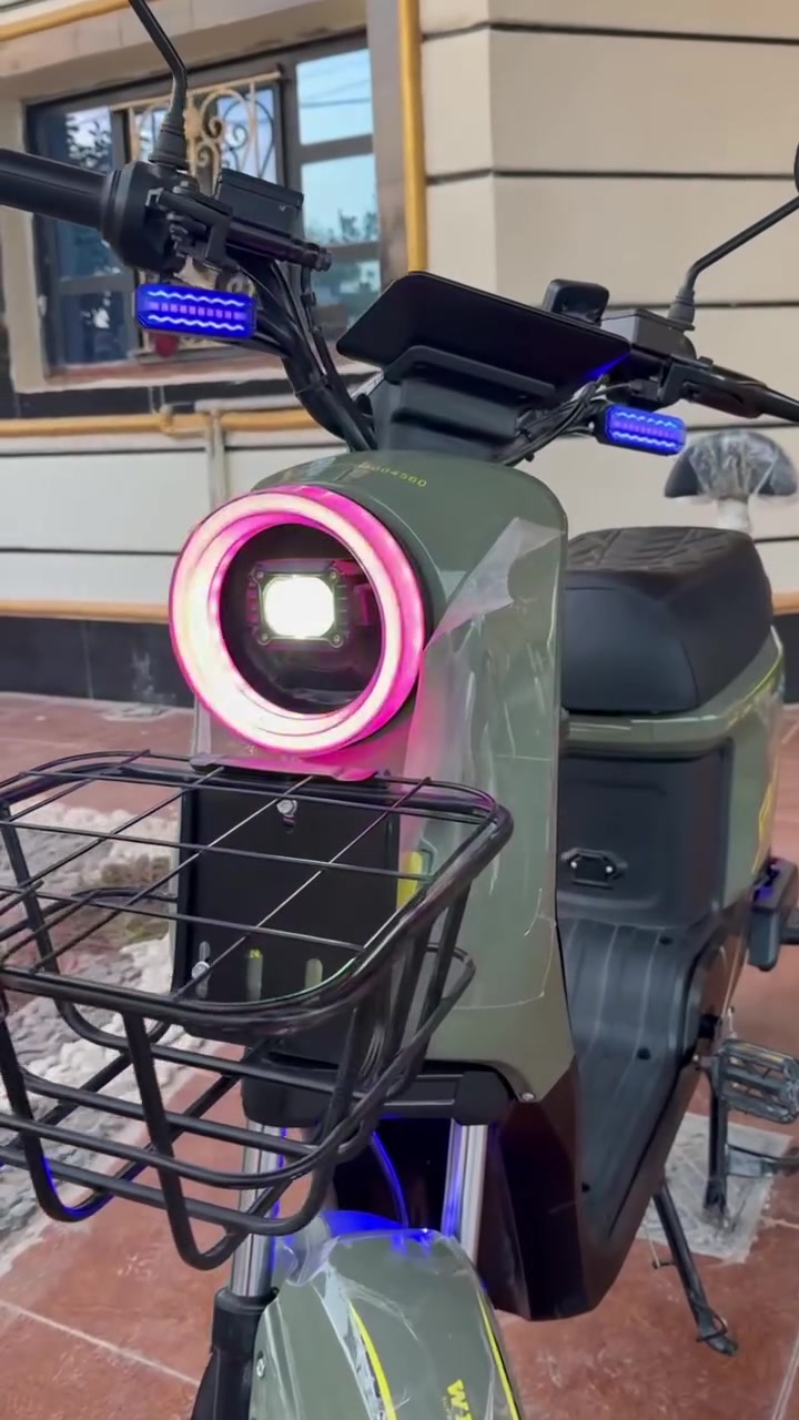 دراجه WINLEE R9 للبيع
مواصفات عديده تشغيل عن بعد و بلوتوث صوت عالي و اناره RGB و لايت عالي و ناصي و دبل اشاره و تشغيل عن طريق البطاقه و مفتاحين تشغيل و شاحنه 32 امبير و اربع تبديلات سرعه قصوى 109 وهواي مواصفات  مستخدم شهرين فقط 
للبيع السعر 550 وبي مجال 
الموقع البغدادي
للتواصل:  ***********
