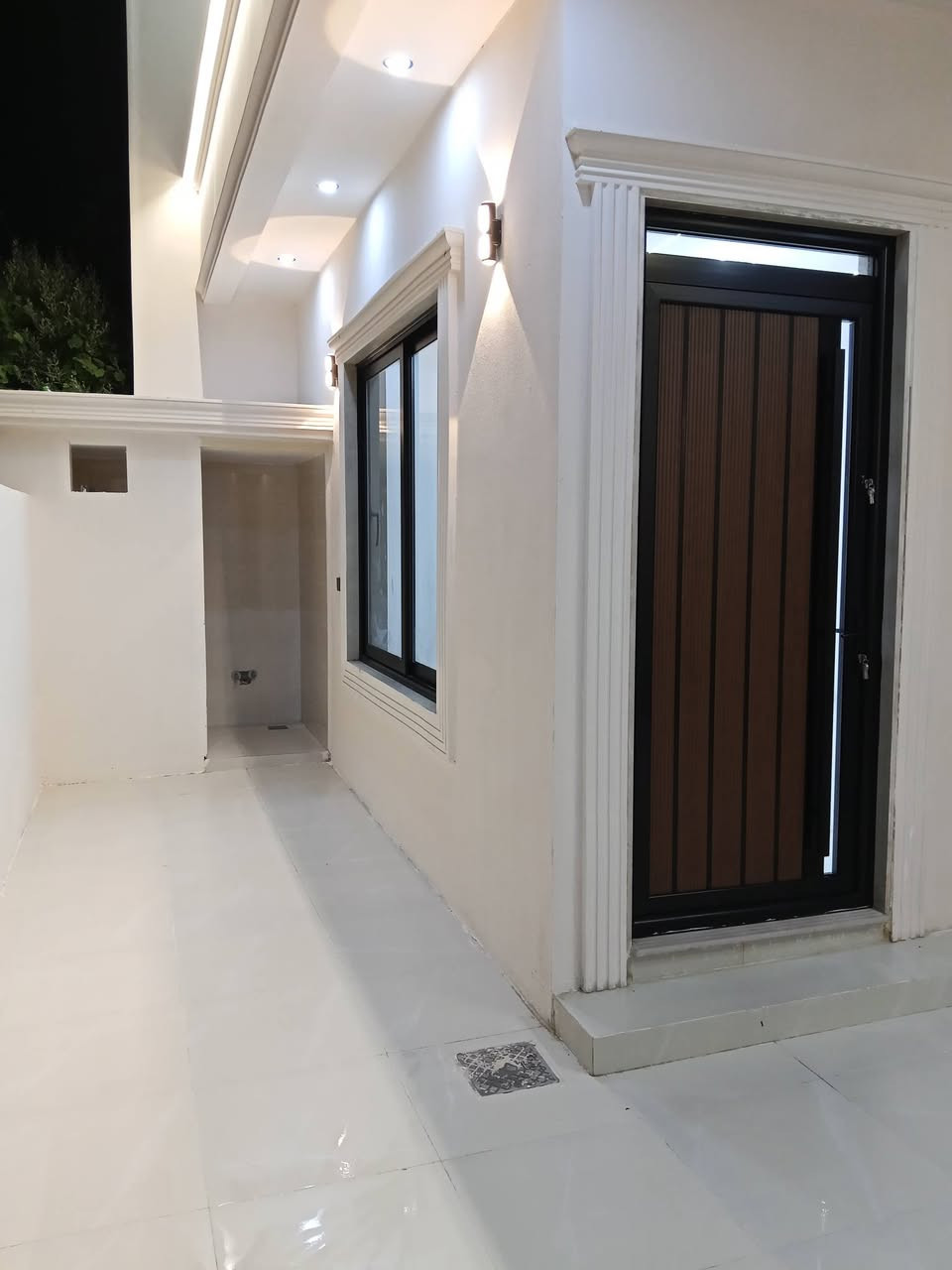 *🏡 دار للبيع -حي عدن خلف مدينة الالعب مباشر - كركوك*

*المواصفات:* نظام دكتات ومغربي 
- *المساحة:*150متر الواجه 10
- :*طابقين بناء حديث 100% الطابق الاول صاله وربعه وغرفة نوم مطبخ حار بارد وصحيات خارجيه وداخليه
- الطابق الثاني ثلاث غرف نوم وصحيات
- *السند:* طابو صرف ✔️
- *الموقع:* مميز جداً، شارع 20متر

*المميزات:*
📍 موقع استراتيجي وهادئ 
🏡 راحة وخصوصية وفخامة 
*للاستفسار:*  السعر مراسلة الصفحة او
الاتصال ***********
