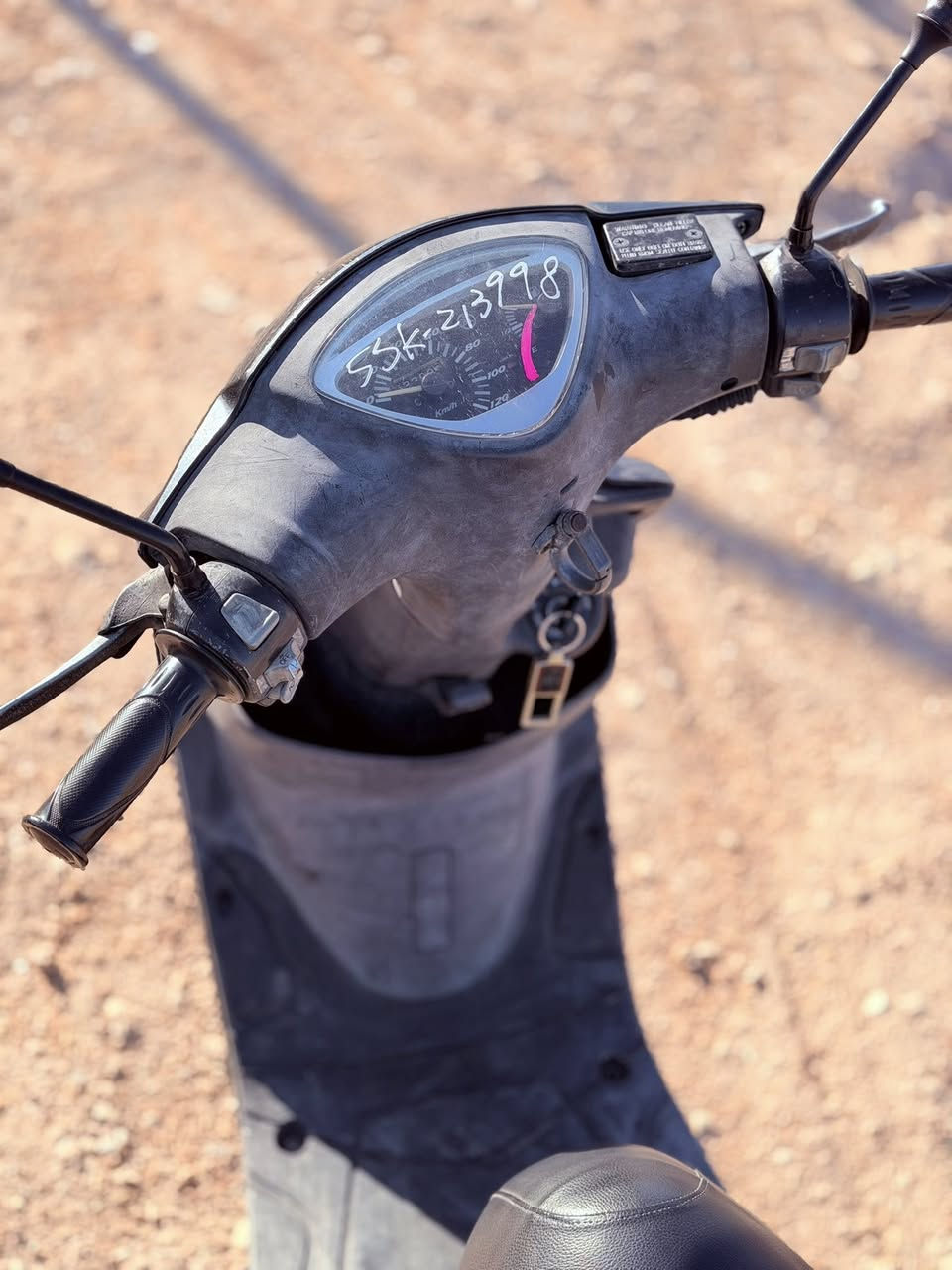 السلام عليكم ماكس عدله كفاله عامه صالها 15 يوم طالعه من الرمبه من معرض الحمداني بيها ضمان4 سنوات وصيانه 4 اشهر 
سعرها مليون و150 الشراي يتصل ***********
