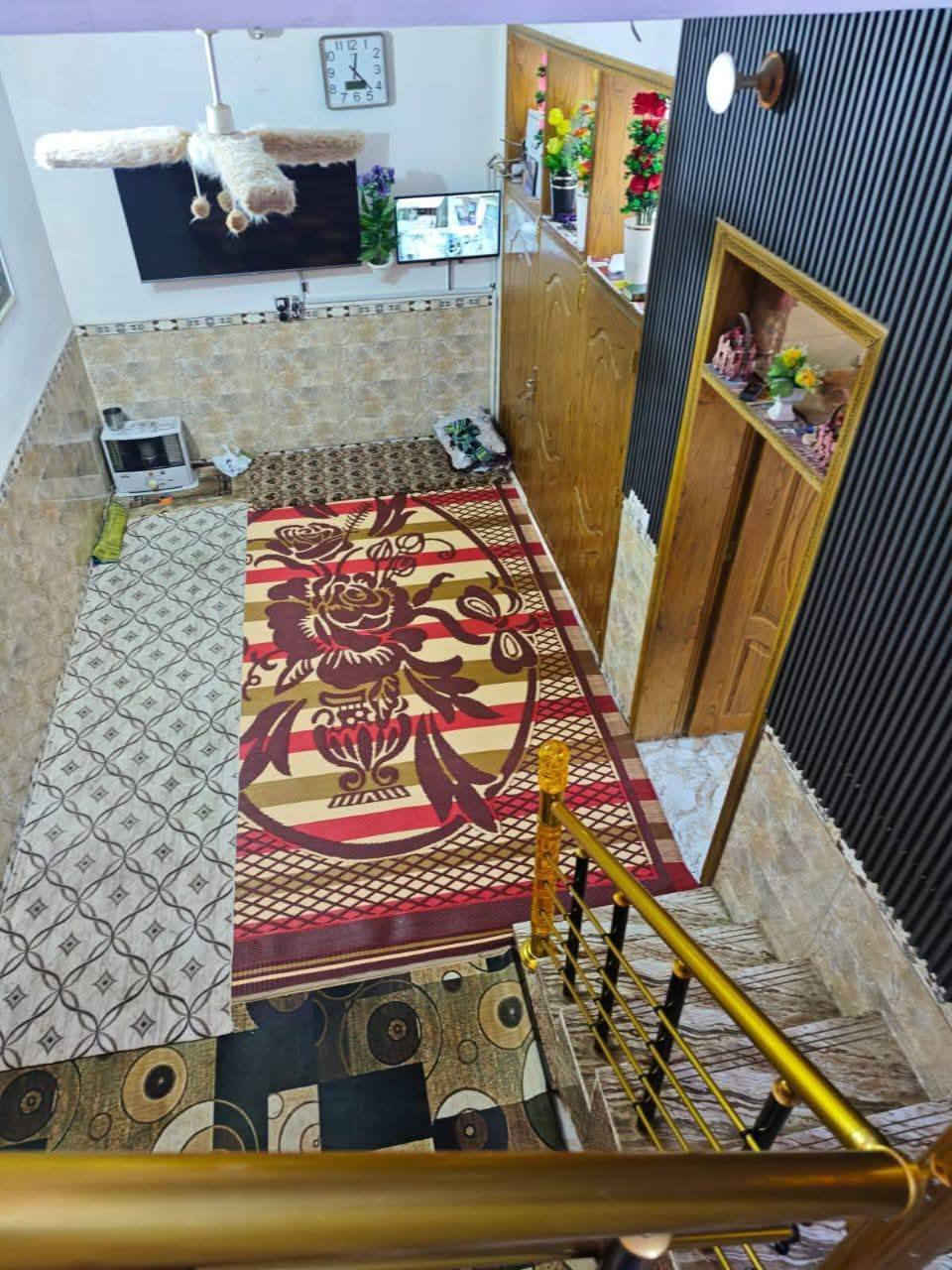 دار للبيع 100طابقين بلنجف خط أول بسعر 75مع مجال للاستفسار واتساب
***********
