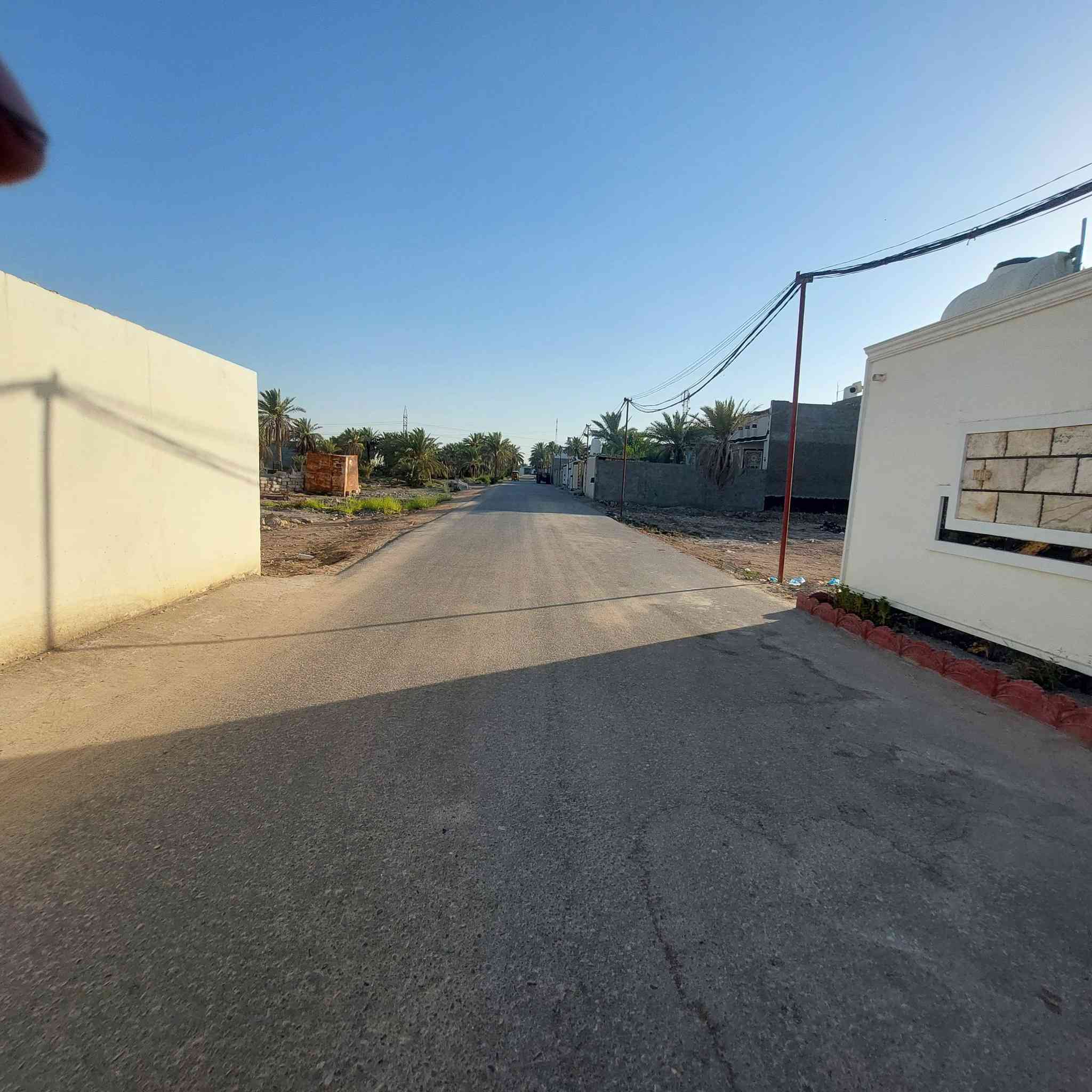 السلام عليكم بيت للبيع مساحه250م طابقين طابوق اربع غرف نوم خدمات ماء مجاري كهرباء تبليط طابو سند25 السعر 260 مكانه كربلاء الحولي100 على الهنيدية مقابيل جنت السلام ***********
