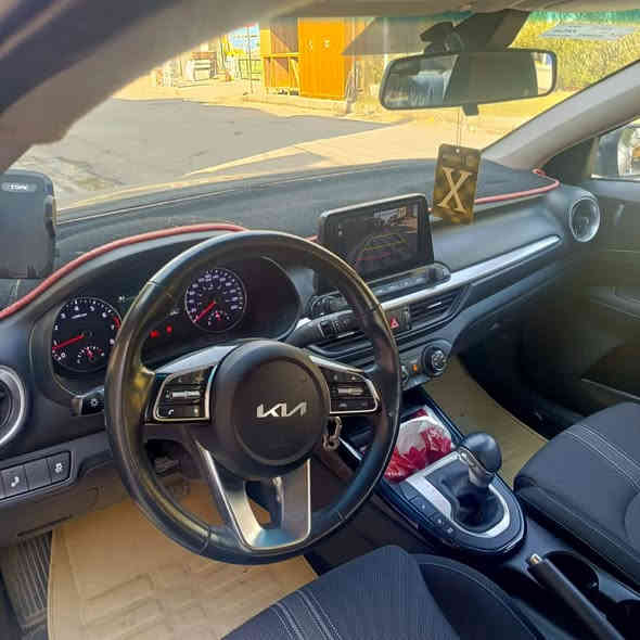 السلام عليكم كيا فورتي موديل 23 مكينة 2000  دوش مواصفات نص فول اشاير بالمري قطعتين تبريد حادث كما موضح بصور تبديل جاملغ امامي ايسر وبنيد نفسا معمر فقط جاملغ خلفي بارد هو وصندوك تخم تاير جديد ماشية ١٧  السعر 137 بيها مجال بسيط تفاصيل اكثر اتصل على رقم 
***********
مكان بغداد
