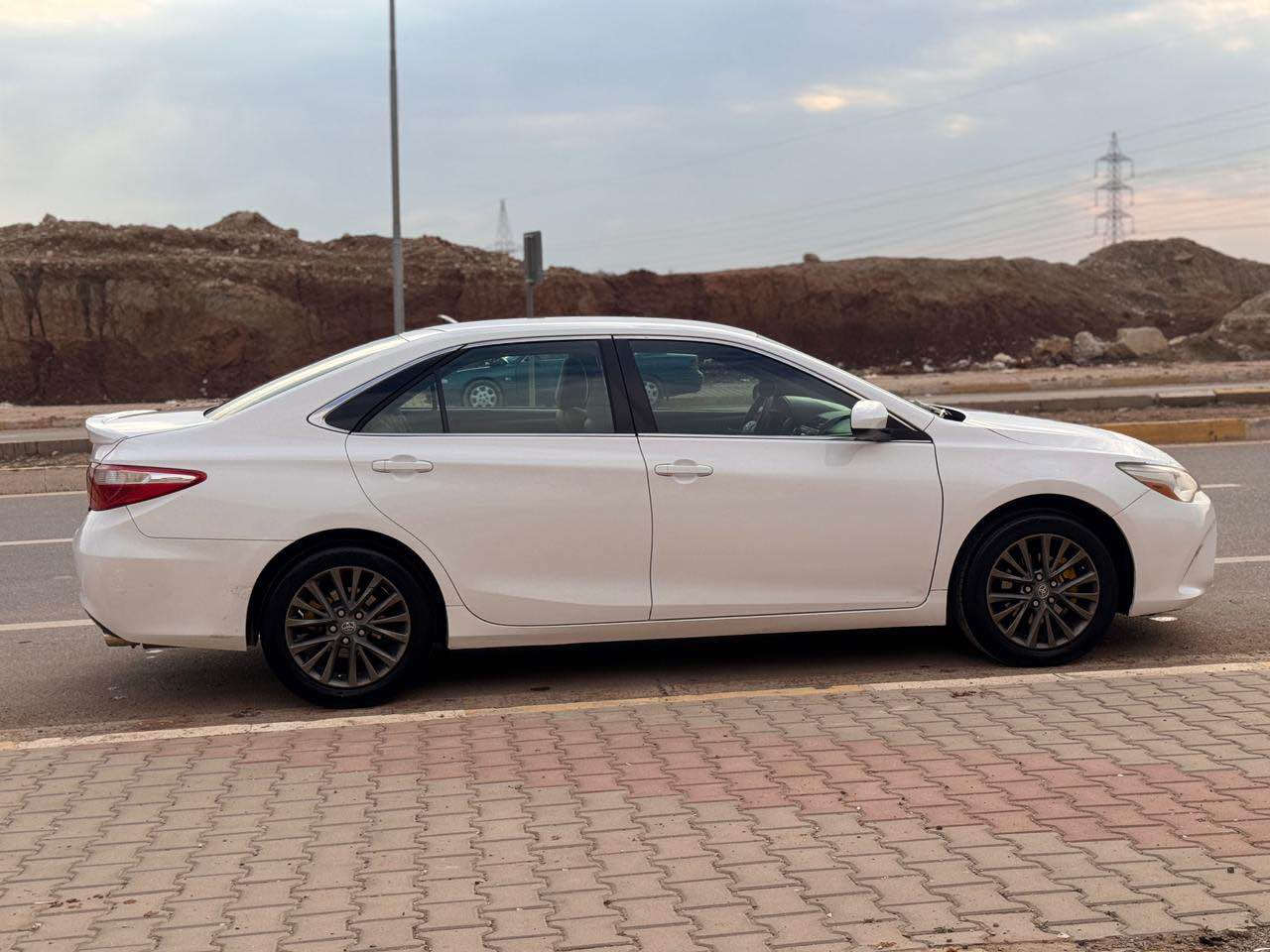 سلام عليكم 
تويوتا كامري
موديل 2015
ابيض ثلجي
داخل كريمي
شاشة 
كاميرا
تحكم ستيرن
تحديد سرعة
ويل كروم
كيج زينون
سيارة بي ثلاث قطعة نص صبغ  صونار موجود بل منشور 
سنوية هرة رقم موجود 
لحد 2028
ماشية ١٣٨مايل الف حقيقي
كير محرك تبريد بشرط محرك مامفتوح بدون صوت و بخار
شرط تحويل و غرامات
سعر 139$
مکان کرکوك
***********
*********** كركوك, العراق
