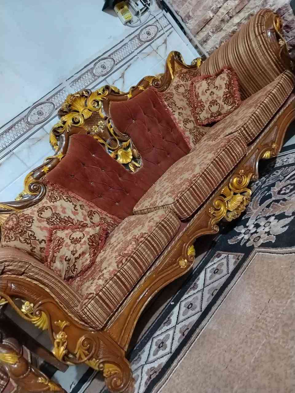 تخم زان للبيع
10 مقاعد كرويتات عدد 2
و4 كراسي نظيف جدا خشب صاج ?مكلفه بل نشر الشراي يتصل عله صاحب الرقم ***********
