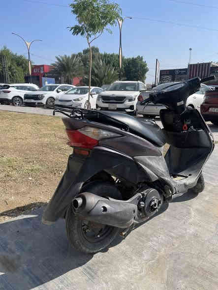 دراجة ياباني حديث ادرس للبيع دراجة خير من الله مكينة حلوة وناعمة اروح بيهة من حي آور للجادريه خير من الله بس شويه كفراته شوفت عينك سلف نكرة موقعي جادريه او زيونة او مدينة صدر ***********
