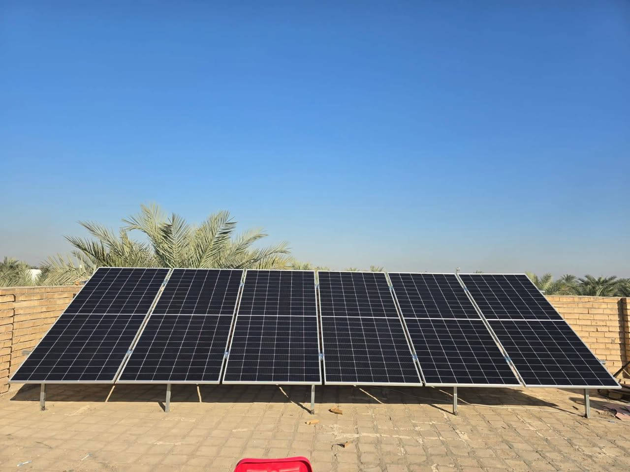 مستمرون بتنصيب منظومات الطاقة الشمسية 
منظومة 12 امبير نهارا - 10 امبير ليلا
¤ منظومة قليلة الكلفه تكفي لتشغيل كامل البيت ماعدا السبلت والسخان ويمكن تطويرها بكلفه اقل
- الواح لونجي 610W عدد 10
- انفيرتر كرينيد 6KW 
- بطارية ايتل 10KW 
للحجز
***********
***********
