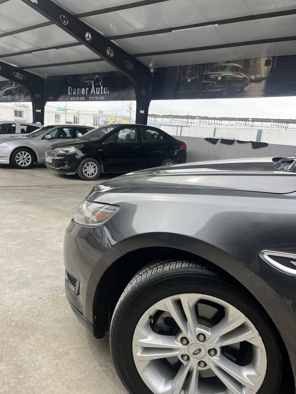 السلام عليكم فورد تورس موديل 16 بدون صبغ كير مكينه حداديه بشرط ماشيه 110
السياره بيه حالوب شي قليل حادث مال امريكه تاير مكان السياره سليمانيه بسمي السياره تحويل وكال حاضر ماكو  السعر 118
***********
***********
