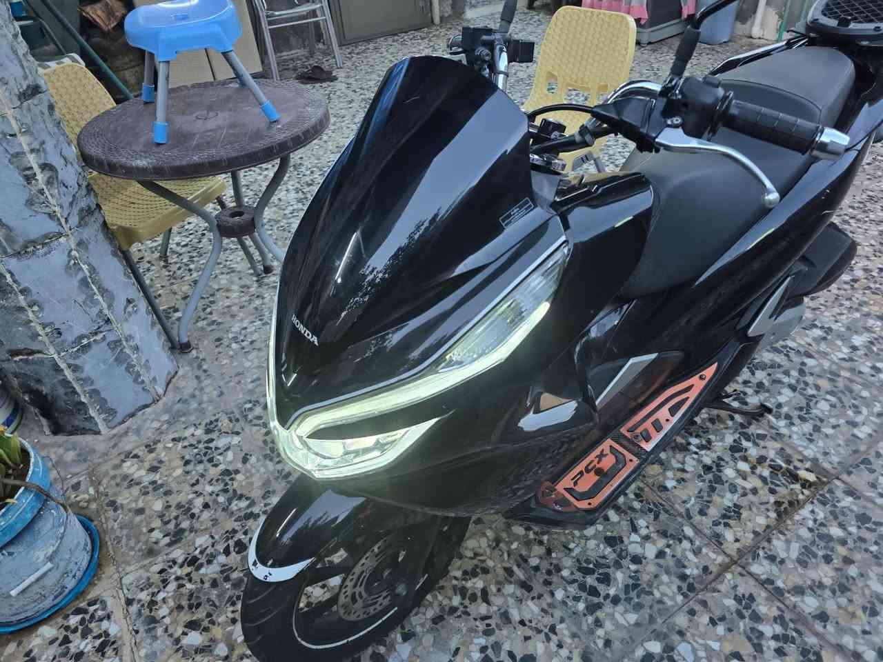 سلام عليكم للبيع دراجه pcx دراجه نظيفه كلش الدراجه بصمه يدات تدفئه استخدام شخصي عارضها 23ورقه وبيها مجال للشراي للاتصال على الرقم ***********
