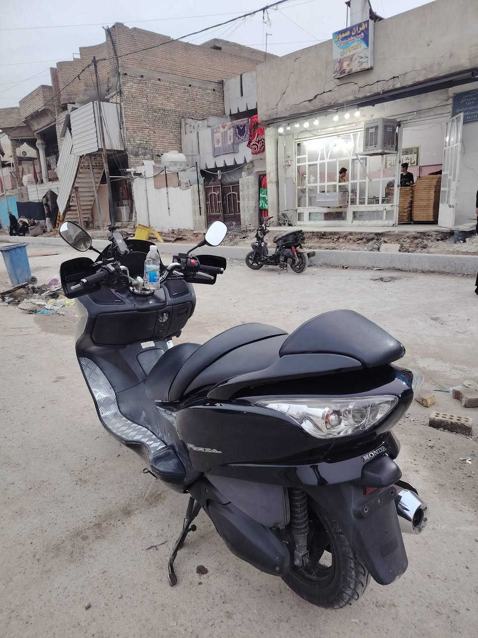 السلام عليكم دراجه فورزه صفر ((9)) سبع نمر دراجه خير من الله شلعه ومعدل دراجه مال رمبه صارلهه شهر ونص من نازله ماشيه ((٢٩))الف حقيقي  السعر ((11)) ورقه وبيهه مجال تجي وتجيب فيتر وياك وفحص براحتك الدراجه مكفوله
_بصمات تشغيل عدد((٢))
_تدفئه
_كلوب جنطه
_منظومه زنون
_كير شغال
_اربع تحويلات 
العنوان  بغداد مدينة الصدر ((الحبيبيه)) رقم الهاتف *********** ☎️
