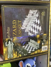 ♟️ مجموعة شطرنج كاملة بتصميم مطابق للفيلم 🗿 القطع عبارة عن تماثيل مفصل...