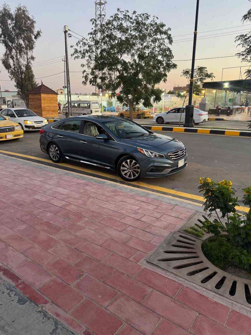 سوناتا ١٦جاملغ خلفي
السيارة فتحه 
بصمةابواب 
بصمة تشغيل
سبورت ***********
