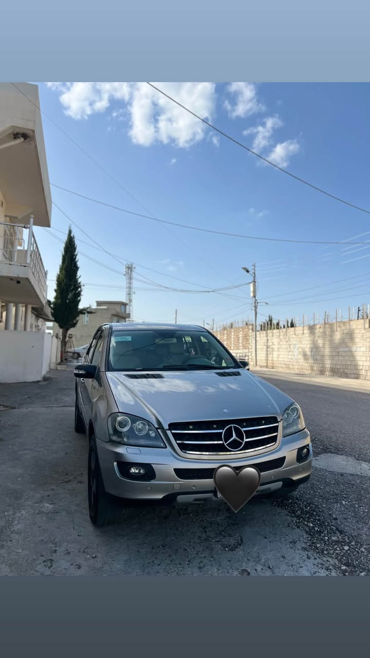 Mercedes Benz ML500
بۆ فرۆشتن مۆدێل ٢٠٠٦✅
قەپات قەپات مواسەفات✅
سەیارەکە مووسە✅
نموونە لە جوانی✅ 
کامل مەسرەف کراوە✅
٨ پستۆن✅
سەیارەکە بێزارە لە قوەتی خۆی✅
دەعامی بۆ دەعامی بە شەرت✅
بێ بۆیاخ تەنها شوێن مووسەکانی بۆیاخە✅
تۆمار کراوە بۆ کۆد بەس هێشتا کۆدی بۆ وەر نەگیراوە بە شەرتی ماڵی مەدەنی✅
بۆ نرخ پەیوەندی بکەن بەم ژمارانەوە یان نامە بنێرن✅
0772 201 9415
0770 141 8408
