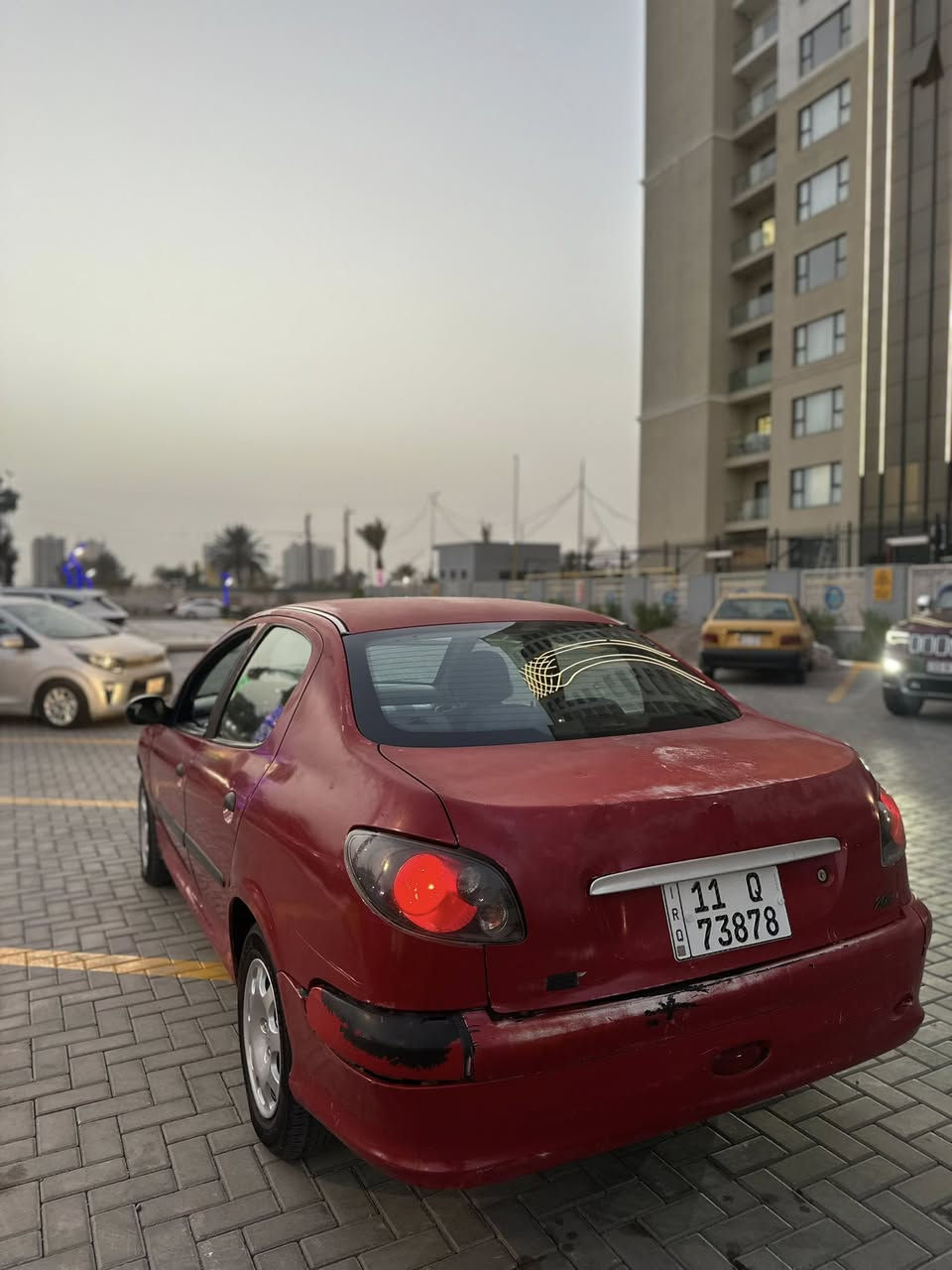 السلام عليكم   بيجو 206 كير عادي مكينه 1600 كير محرك صدر تاير خير من الله وترايك للبصره 
رقم بغداد وهزة جديد 
السعر 34$ 
مكان السياره بغداد الكرخ 
***********
