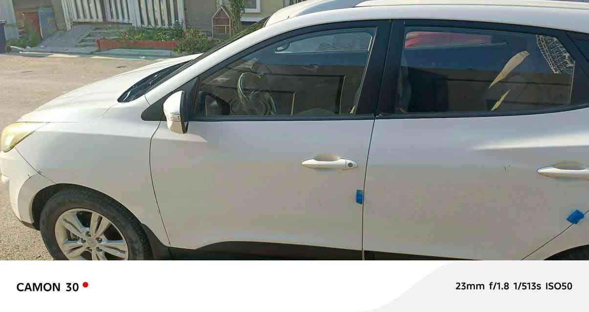 اسلام عليكم ورحمة الله وبركاته 
توسان موديل 2014 خليجي نظيفة كلش بيها خدوش مثل ماموضح بالصور وطخات خفيفه وكلشي واضح بالصور مكانها بغداد حي العامل سعرها 14300 وبها مجال قليل للاستفسار الاتصال على الرقم *********** عامر البيضاني بغداد, العراق
