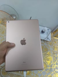 ايباد 8 جهاز نضيف وكلشي ممبدل بي فقط كلاس بطاريه 90 ملاحضه بيع فقط 077...