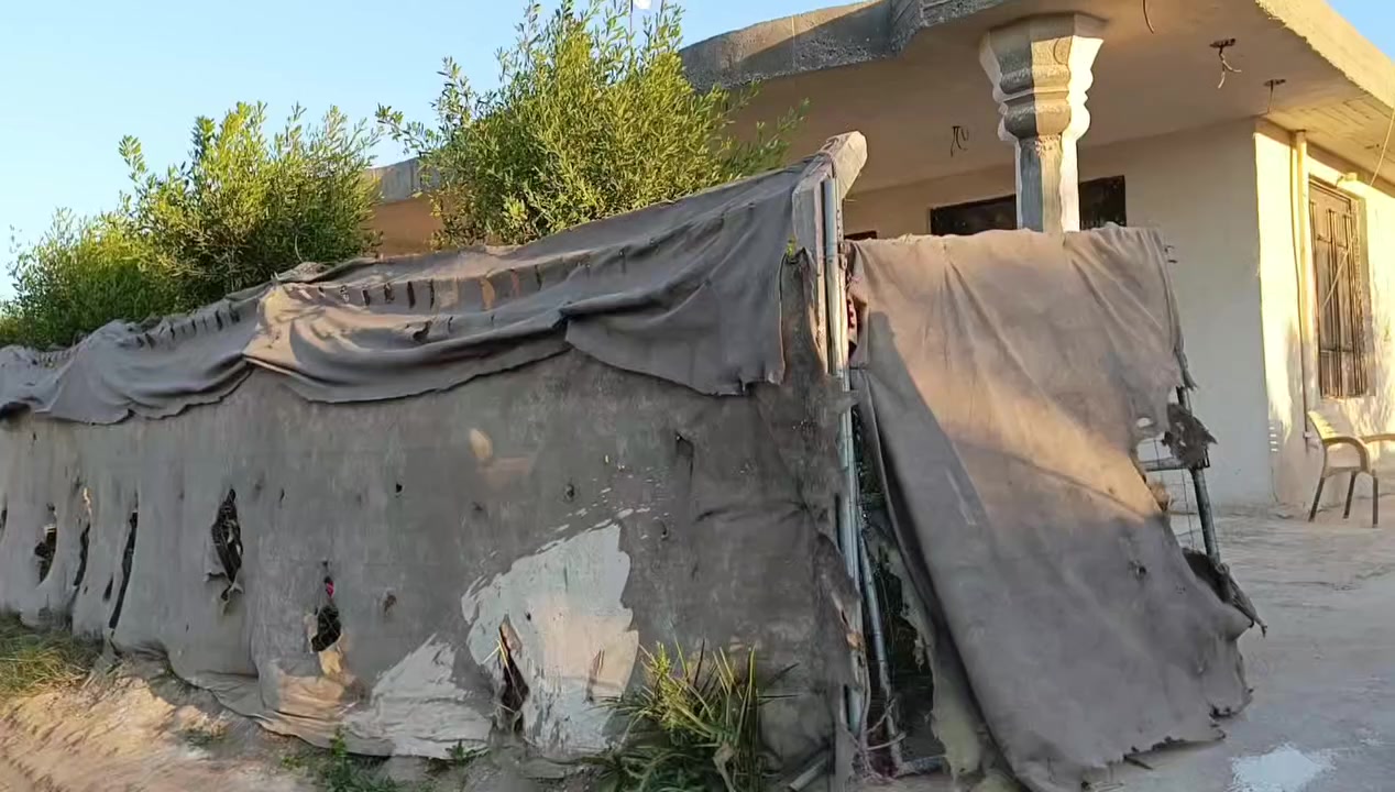 السلام عليكم  
دار للبيع المساحه الكليه ٦٠٠  طابو زراعي سند ٢٥ 
المساحه الدار ٢٨٠ م تحت البناء واجهه أكثر من ٣٠ م
العنوان كربلاء قضاء الحسينية منطقة ابو سليمان 
السعر.        ١٠٠ مليون قابل للتفاوض 
وللمزيد من المعلومات الاتصال على الرقم *********** واتساب
