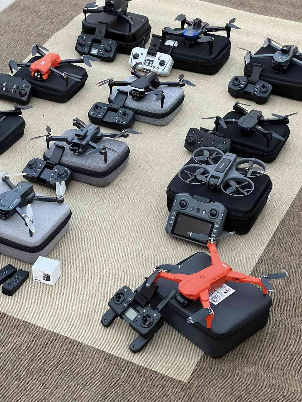 متوفر درونات احترافيه و استطلاعيه و تعليميه 
الاسعار تبدي من 20 الف الى 170 الف 
كلهن gps و جنطه و دبل بطاريه 
للحجز *********** واتساب 
الفحص كدام المندوب و تدللون ❤️
