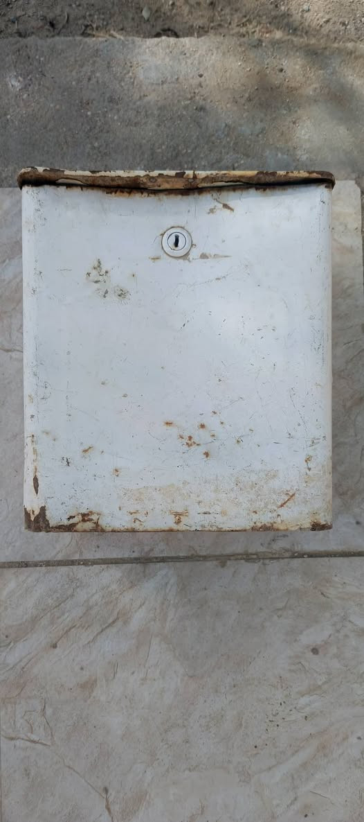 السلام عليكم عندي محرك ستوتة سوبر دايون نضيفة بس تبخر قليل وعندي كابريترات شغالات شرط الأصلي مستعمل بنص السعر وعندي صندوق وسكان ستوتة وسلف وامبيثريات موجودة وبيهن واحد سماعات منة وبية وكفرات گلوبات ((مكاني الغراف))***********
