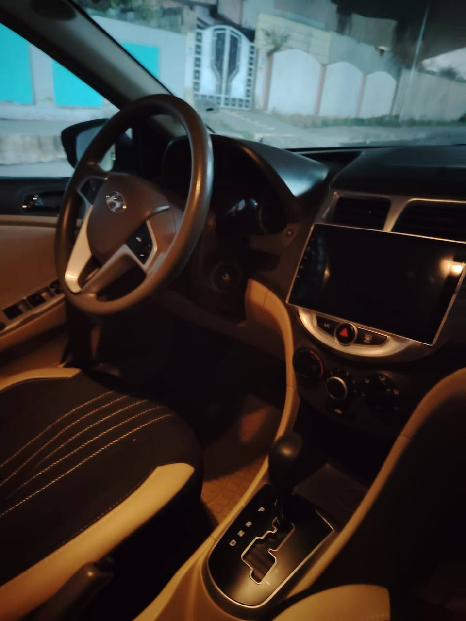 السلام عليكم اكسنت للبيع موديل 2012 خليجي فول عدا الفتحة محرك 16 قطرتين محرك كير كله شرط تبريد طخم تايرات باتري كله جديد بيها مكانتين  بارد صغار   بدون صبغ عنواني موصل الايسر السعر 110 للاتصال ‏‪ 
‏‪***********‬‏
‏‪***********
