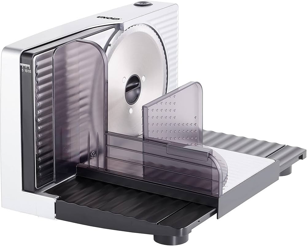 هذه مقطعة لحوم كهربائية حديثة من نوع Unold، مصممة بقوة لتوفر لك قطع متساوية من اللحم بكل سرعة ودقة. تتميز بشفرة حادة ويمكن ضبطها لعدة درجات لسمك التقطيع، مما يجعلها مثالية للاستخدام المنزلي والمطاعم.